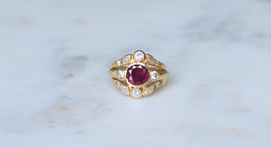 Bague 54 Bague Vintage Rubis 1,94 Cts et Diamants sur Or Jaune 58 Facettes