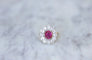 Bague Bague marguerite, rubis Birman non chauffé 1.60 Cts, diamants 58 Facettes