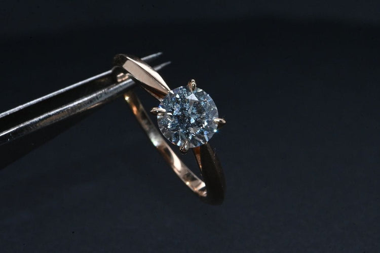 Bague 53 Solitaire en or rose serti d'un diamant 58 Facettes