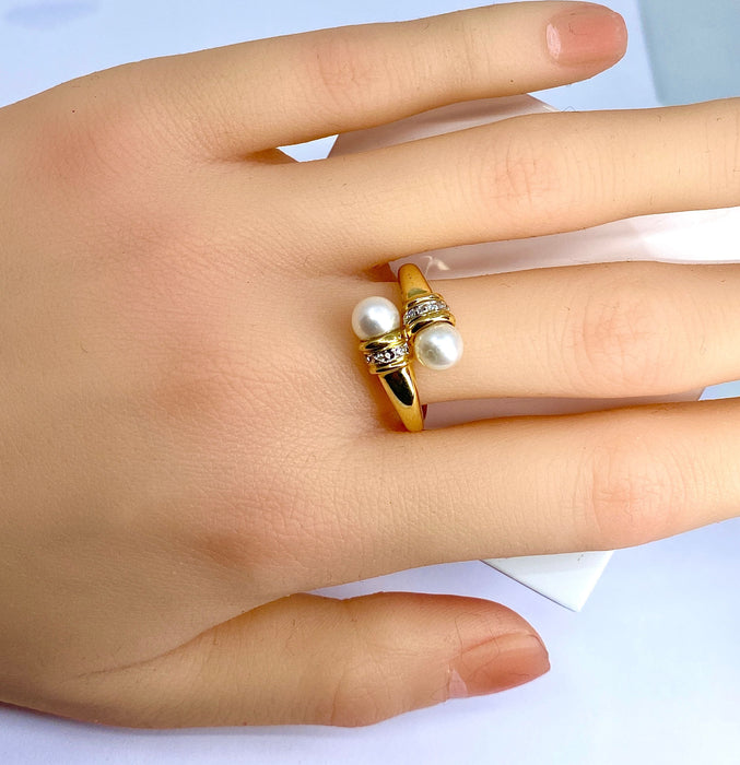 Yellow gold ring, 2 pearls and 6 diamonds