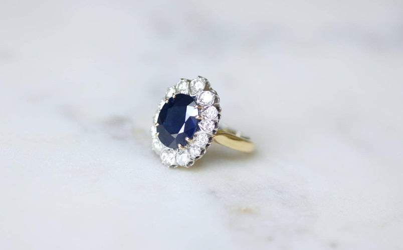 Bague 50.5 Bague Marguerite saphir 4,60 Cts entourage diamants 58 Facettes