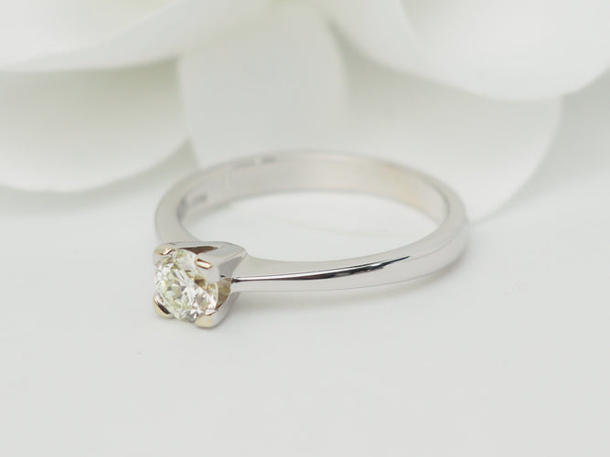 Bague 54 Bague solitaire en or blanc et diamant 0.41 ct 58 Facettes 31200