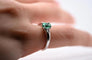 Bague Bague Or Blanc Émeraude et Diamants 58 Facettes