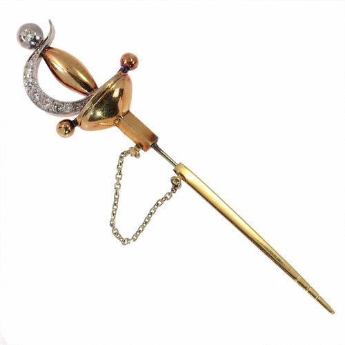 Broche Une broche épée vintage ornée de diamants : une traversée du temps et de la mode 58 Facettes 24246-0390