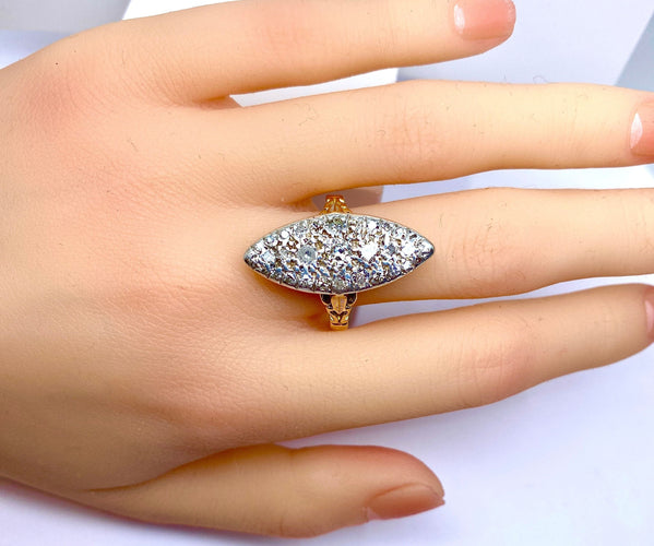 Bague 61 Importante bague marquise en or 18 carats et platine sertie de diamants 58 Facettes AB521