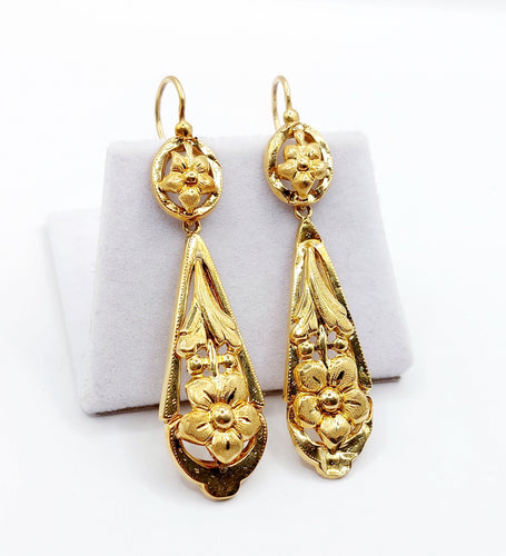 Boucles d'oreilles Dormeuses antique XXL or jaune fleurs finement ciselés (circa 1900) 58 Facettes A05468
