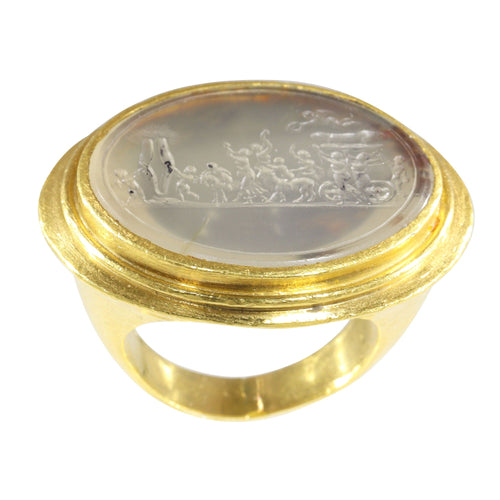 Bague 56 Classicisme satirique d'une bague en or du XVIIIe siècle : Le Triomphe de Priape 58 Facettes 19087-0061