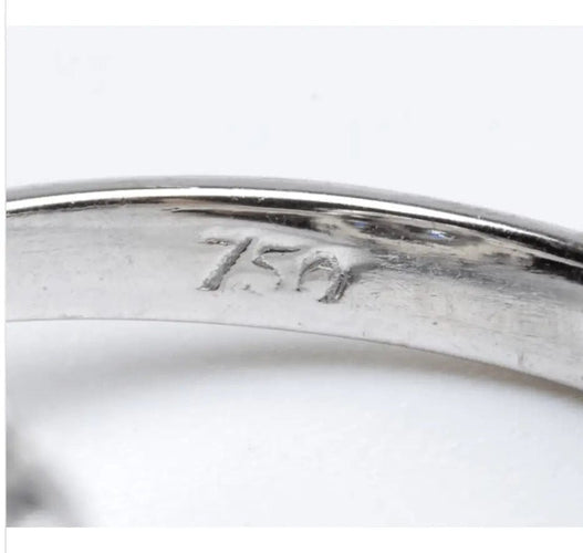 Bague Bague en or blanc avec un diamant taille ancienne européenne de 2 carats et des diamants en périphérie 58 Facettes 7617