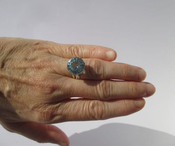 Bague 53 Bague solitaire cocktail aigue-marine 9 carats en or blanc 18k 58 Facettes