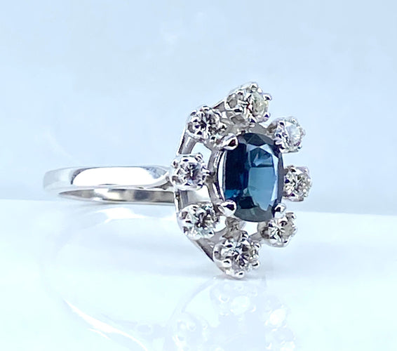 Bague 53 Bague marguerite en or blanc, saphir et diamants 58 Facettes AB644