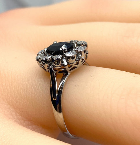 Ring Daisy in white gold, sapphire and diamonds