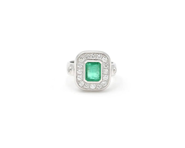 Bague 55 Bague en or blanc avec une émeraude brésilienne de 1,50 ct et des diamants 58 Facettes 14187