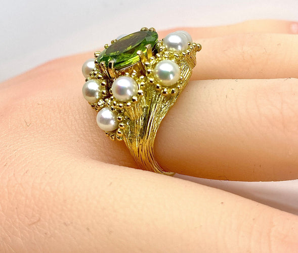 Bague 52 Bague coktail en or jaune 18 carats, péridot 3,98 ct et 9 perles 58 Facettes AB571