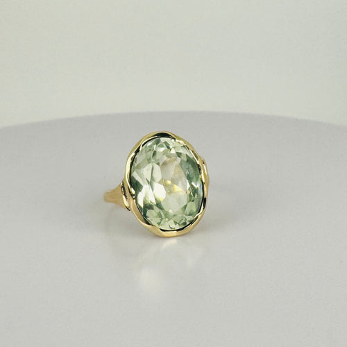 Bague 56.5 Bague solitaire en or jaune, spinelle verte ovale à facettes de 8 carats 58 Facettes 2501101