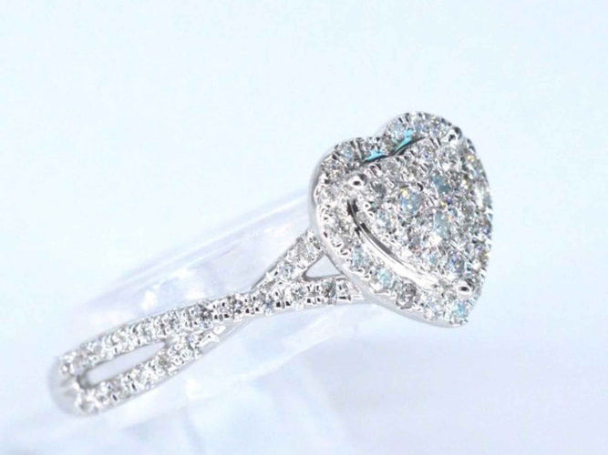 Bague 54 Bague entourage en or blanc en forme de cœur avec diamants 58 Facettes 2034