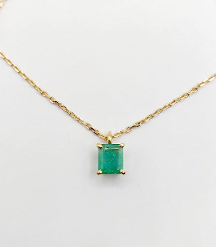 Collier Collier et pendentif vintage or jaune et émeraude en sertis griffes 58 Facettes A05509