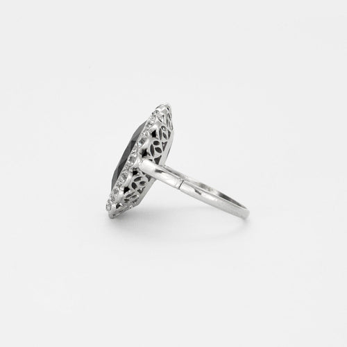 Bague 52 Bague en platine ornée d'un saphir et diamants 58 Facettes GU15