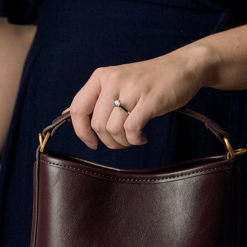 Bague 53 Solitaire en or blanc et diamant 58 Facettes B250581