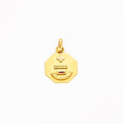 Pendentif AUGIS -Médaille d'amour hexagonale or jaune et rubis 58 Facettes