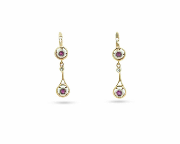Boucles d'oreilles Boucles d'oreilles en or jaune serties de rubis et de diamants 58 Facettes 7312