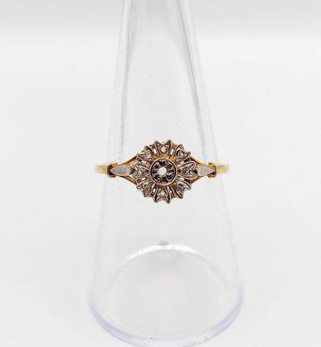 Bague 56.5 Bague marguerite antique en or 18k et diamants taille rose 58 Facettes A06397