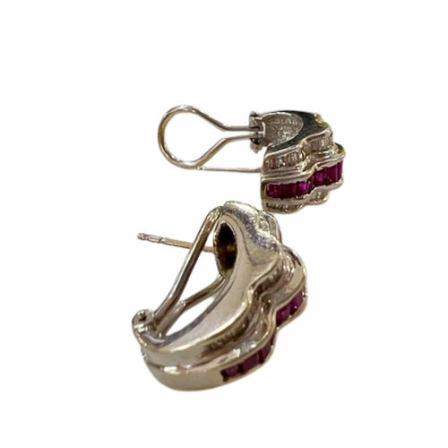 Boucles d'oreilles BOUCLES D'OREILLES AU DESIGN CONTEMPORAIN en OR 18 carats avec DIAMANTS 1,44 ct et RUBIS 1,30 ct 58 Facettes Q250B