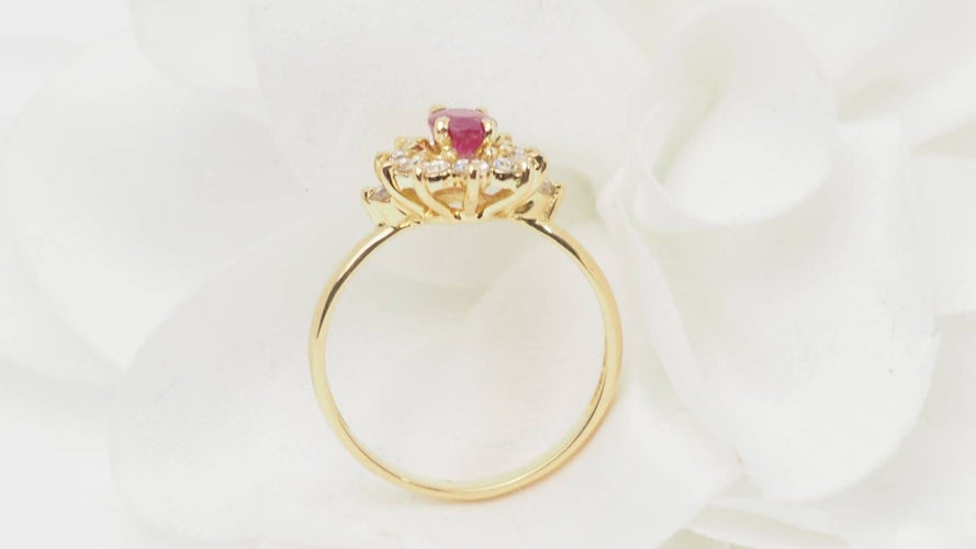 Bague 52.5 Bague marguerite en or jaune, rubis et diamants 58 Facettes 32669