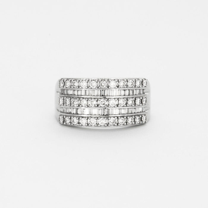 Bague 58 Bague bandeau en or blanc ornée de diamants 58 Facettes GU18