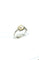 Bague 52 Bague en or blanc, perle et diamants 58 Facettes