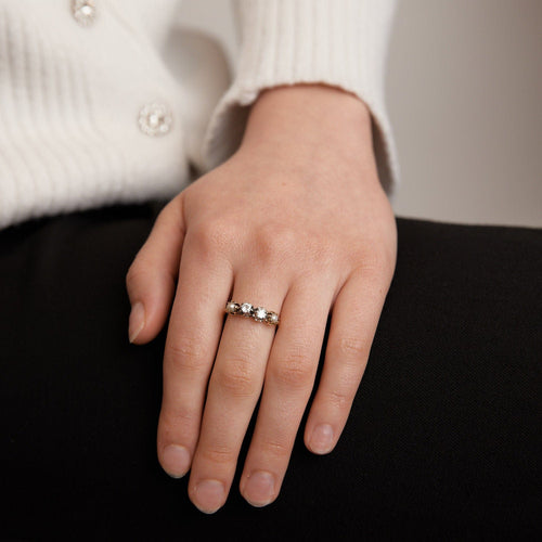 Bague 55 Bague diamants et perles 58 Facettes