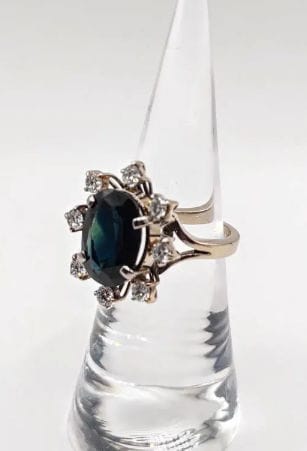 Bague 50.5 Bague Marguerite or gris ornée d'un saphir et de diamants 58 Facettes