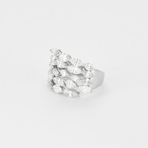 Bague 56 Bague or blanc, diamants 58 Facettes