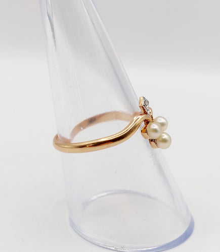 Антички прстен са детелином од ружичастог злата, бисерима и дијамантима