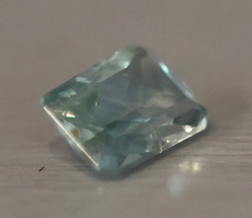 Gemstone Beryl vert 1.31cts certificat ALGT 58 Facettes