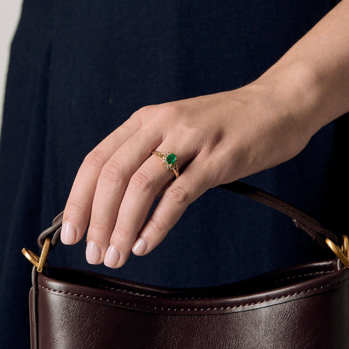 Bague 64 Bague marguerite en or jaune, émeraude et diamants 58 Facettes AUX1288X2