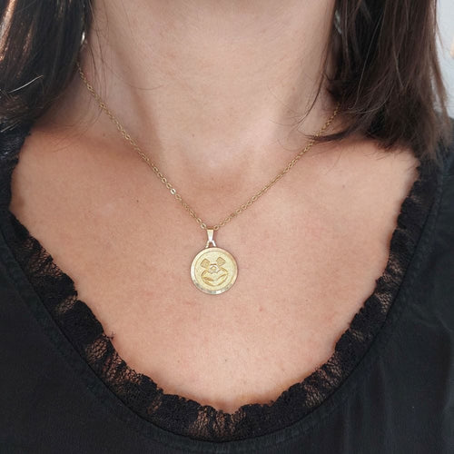 Médaille du signe du Zodiaque "Cancer" or jaune 58 Facettes 221