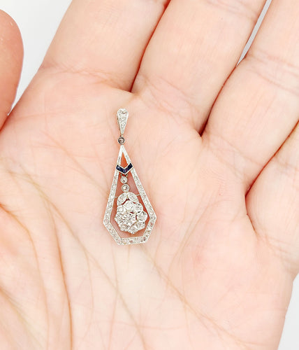 Pendentif fleur Art déco en or blanc 18k avec diamants taille roses et saphirs 58 Facettes A06507