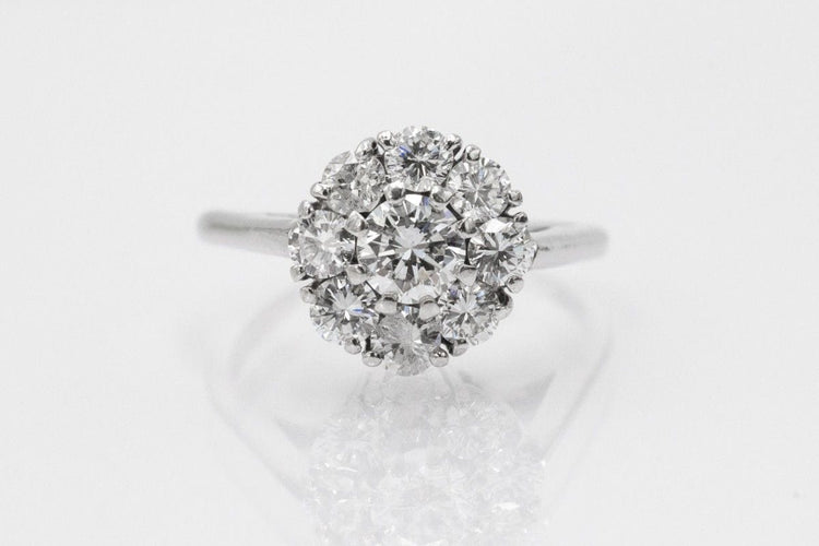 Pırlantalarla (1,68 ct) işlenmiş klasik beyaz altın yüzük 