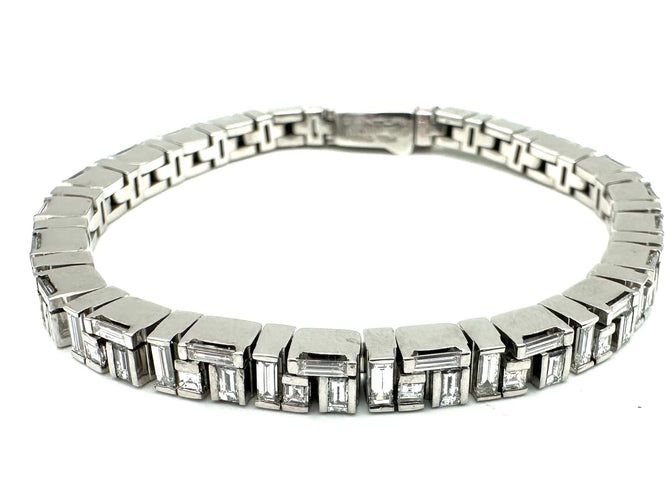 Bracelet CANTURI. Bracelet or balnc 18K et diamants baguettes. 58 Facettes