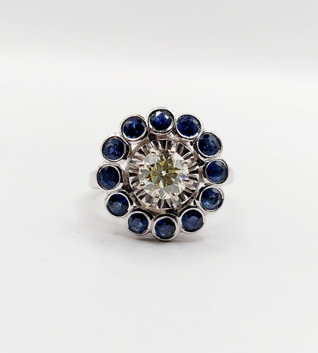 Bague 51.5 Bague marguerite Art Déco or blanc, diamant taille ancienne 0,65 carat et saphirs 58 Facettes A06329
