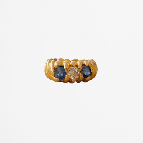 Anello anello in oro giallo con zaffiri e diamante 