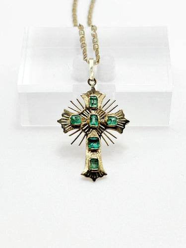 Pendentif Pendentif croix en or jaune orné d'émeraudes 58 Facettes 50353