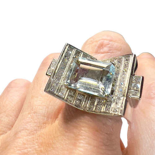 Bague Bague style chevalier en platine avec aigue-marine 58 Facettes CH55