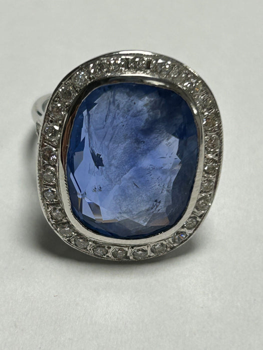 Bague 54 Très belle bague ornée d'un imposant Saphir de CEYLAN NON CHAUFFE 58 Facettes 214520