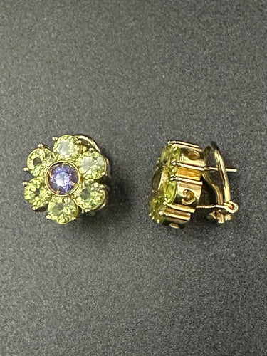 Boucles d'oreilles PASCALE BRUNI. Boucles d’oreilles or, tanzanites et péridots 58 Facettes