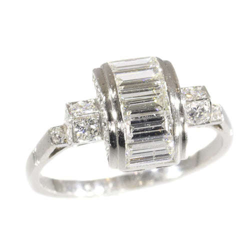 Bague 54 L'élégance en géométrie : la fascinante bague en diamant Art déco des années 50 58 Facettes 21042-0157