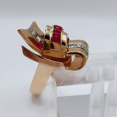 Guldring Signetring prydet med rubiner og diamanter 