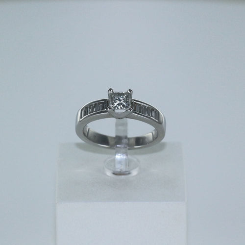 Bague Bague Solitaire Or blanc Diamants 58 Facettes