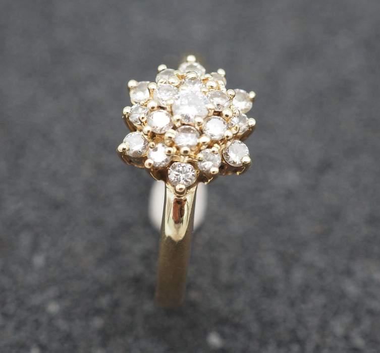 750 yellow gold diamond daisy ring