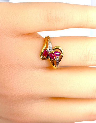 Bague 51 Bague or jaune 3 rubis navettes 58 Facettes AB649